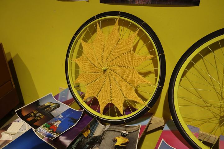 Cykelhjul med gult strik